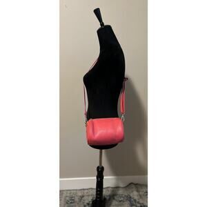 NWOT BORSE IN PELLE Leather Coral Barrel Crossbody Top Zip Adjustable Strap Bag